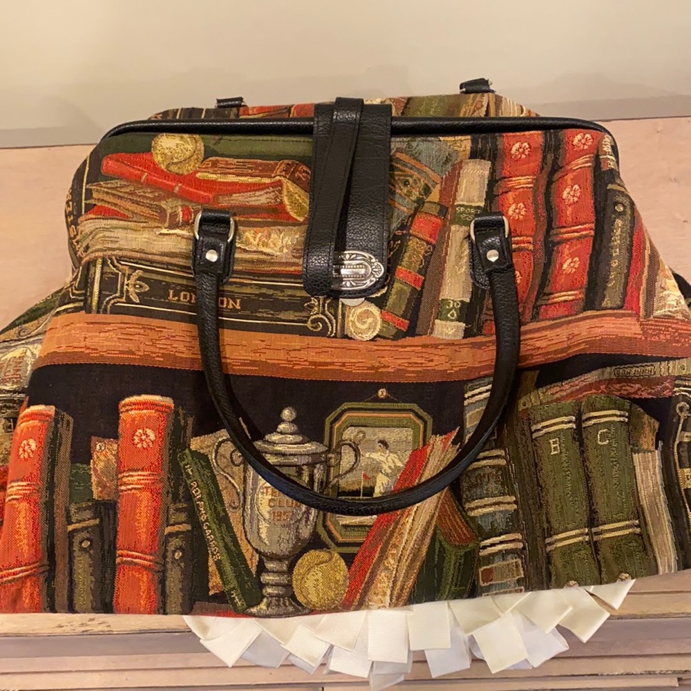 BN Raviani large tote bag. Very stylish and light. Constructed of thick fabric